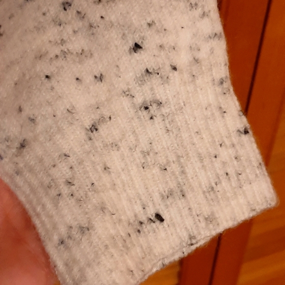 Wintery Long Sleeve Sweater - Picture 5 of 11